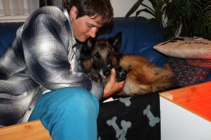 j‘ai pas vu venir le premier... la petite femelle est donc née sur le canapé !!!